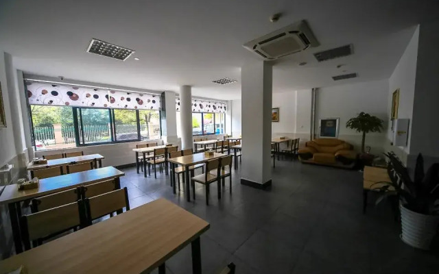 Durian Candy Hotel (Zhuji Diankou Town Passenger Station)