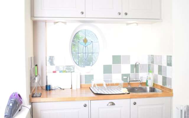 1 Bedroom Apartment near Park in South West London