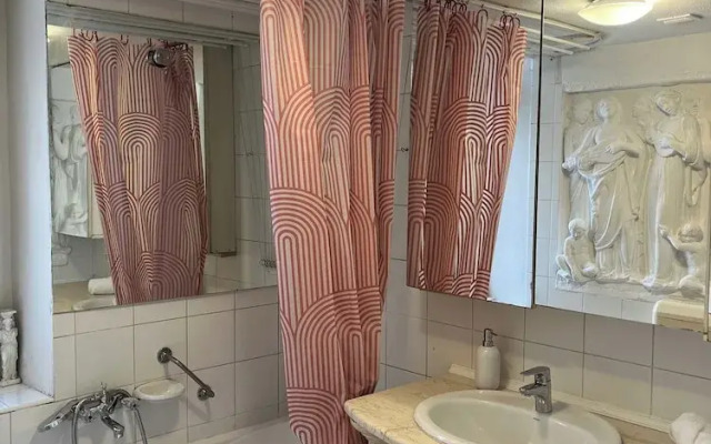 New! Libra Grande Venetian Style Apartment