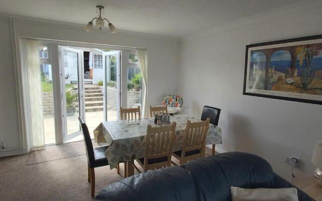 Detached House with Panoramic Sea Views
