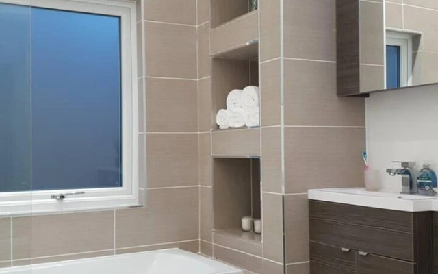 Modern 4-bedroom Townhouse With Private Garden