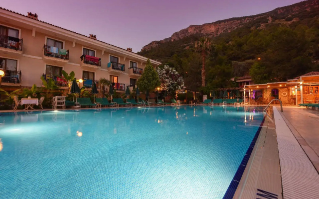 Perdikia Beach