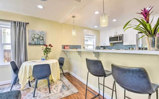 Sunny Oakland Retreat w/ Patio & Cute Garden!