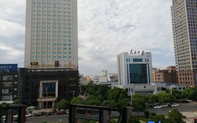 Vienna Hotel (Ji'an Railway Station)