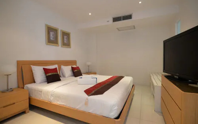 Sunset Plaza Apartment