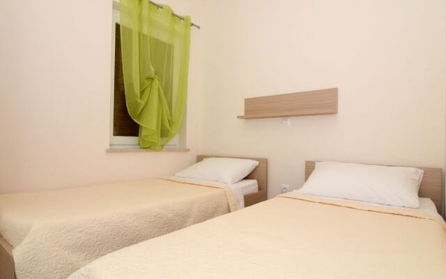 Apartment in Ljubac With Barbecue