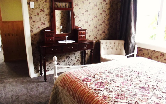 Kumara Historic Cottages - Hostel