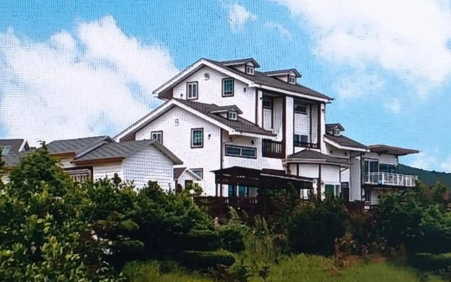 Aquamarine Pension