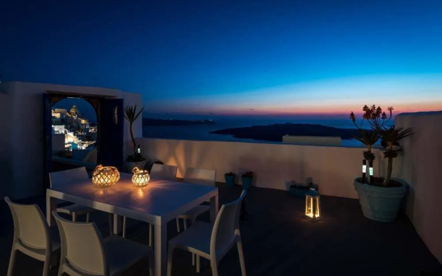 Fira White Residence