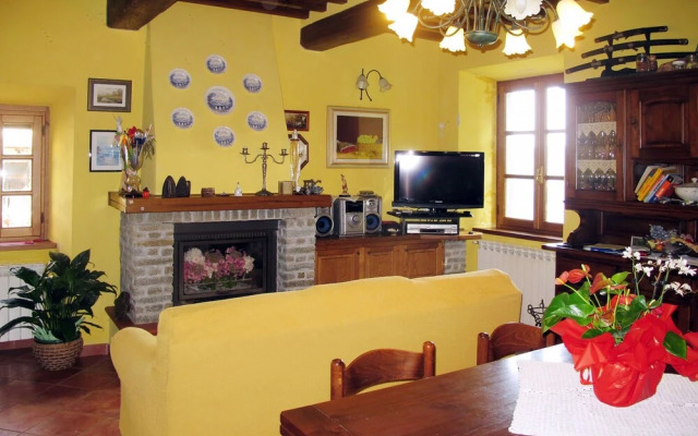 Sara Gello in Gello With 3 Bedrooms and 3 Bathrooms