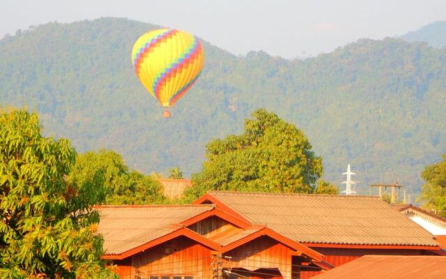 Vang Vieng Camellia Hotel