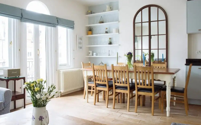 Sunny Roof Terrace Barons Court Sleeps 4-6