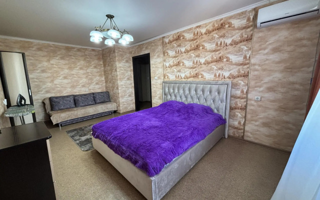 Квартиры посуточно в Нижнекамске на пр-те Вахитова, д. 23