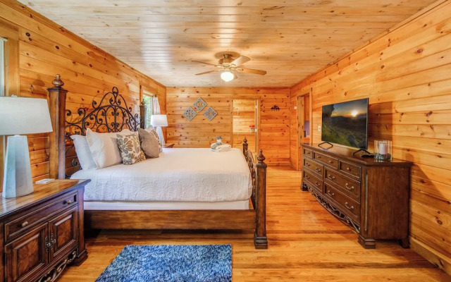 Bear Track Falls Retreat Mtn. Getaway!