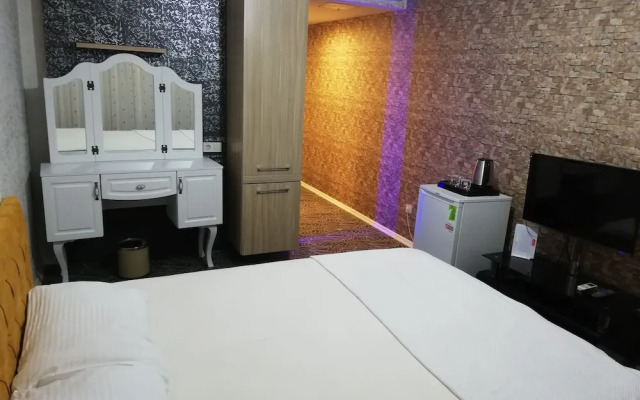 Pin Suites