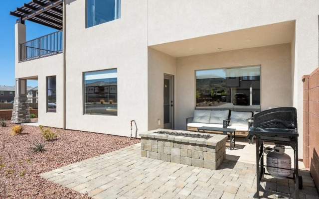 Zion's Paradise 6 Bedroom Townhouse