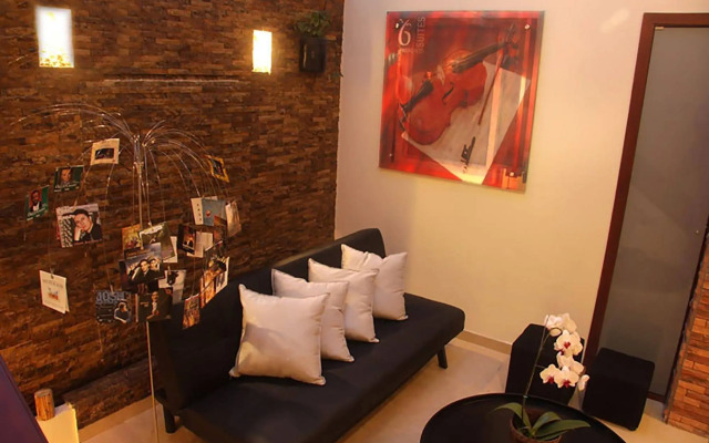 6 Suites Hotel