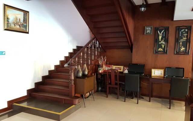 AV Hotel