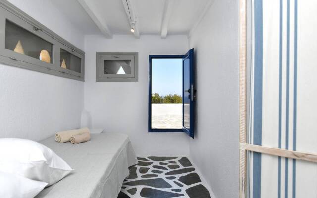 Santa Flora 3 Bedroom House – Parikia’s Edge