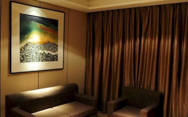 Yantai Celebrity Hotel