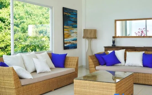 3BR Ocean View · Glass Pool · Greek Style Villa – Guest Rooms – Nusa Penida