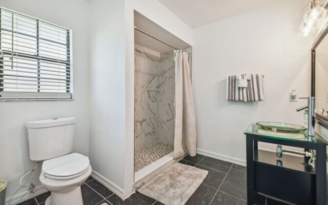 TRANQUILITY. Gated Estate Home. Privacy.
