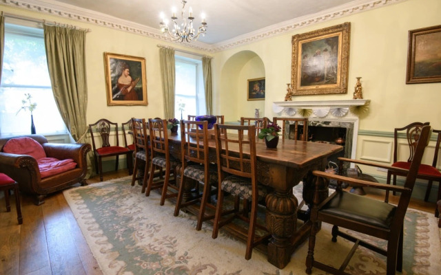 The Admirals Mansion - Central Bath
