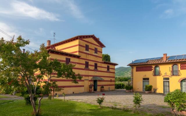 Welcoming Mansion with Swimming Pool inTuscany