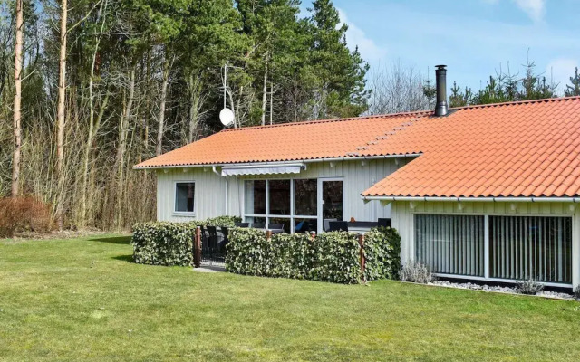 8 Person Holiday Home in Oksbol