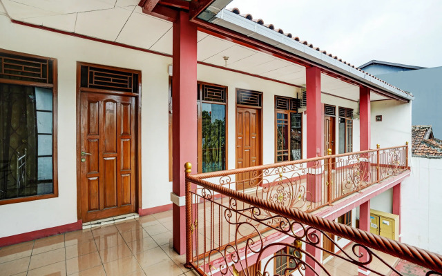 OYO 3882 Pondok Pujasera