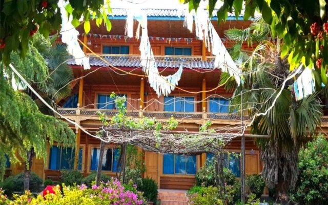 Happy Utopia- Lugu Lake