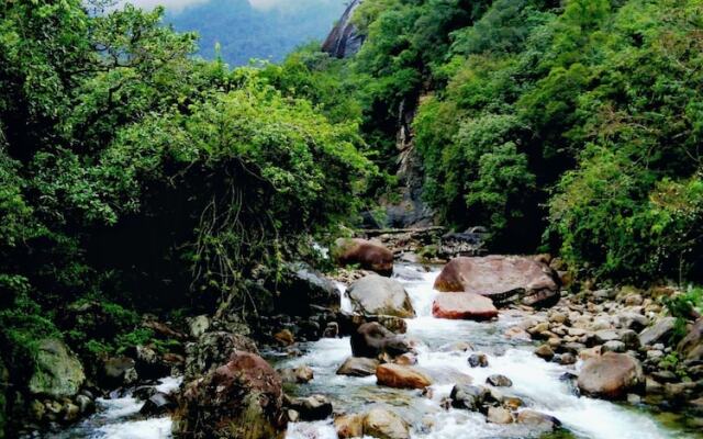 Meemure isabulana resort - Hostel