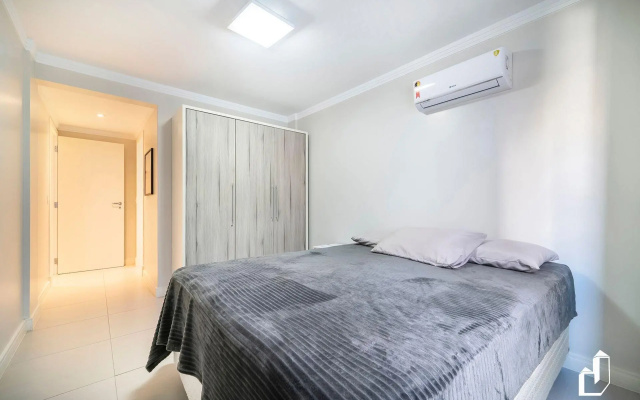 Kremer Residence: Apto 202 amplo próximo ao mar