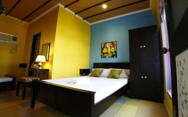 Purple Fountain Inn & Hostel