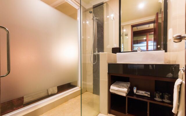 Twin Plaza Hotel