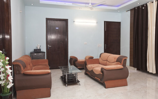 OYO Rooms Huda City Center Market District