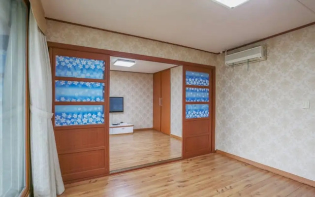 Sokcho White Light House Pension