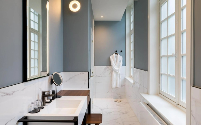 Sapphire House Antwerp, Autograph Collection