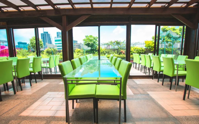 Sunny Hotel Plus