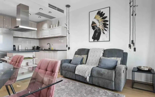 Lake Panorama Loft 5 star Location, Queen Bed, Views