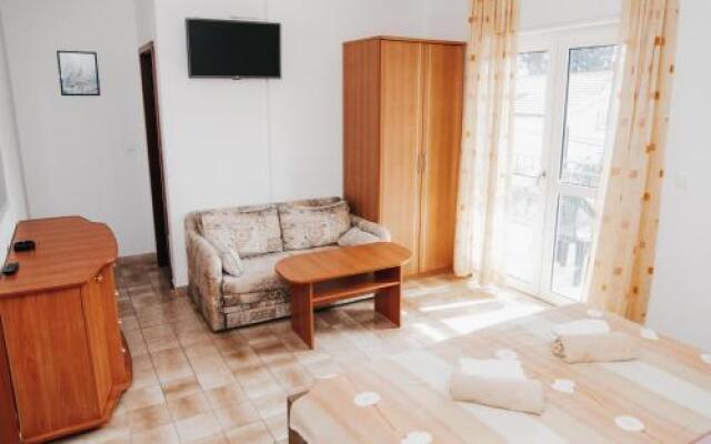 Apartments and Rooms Maganic