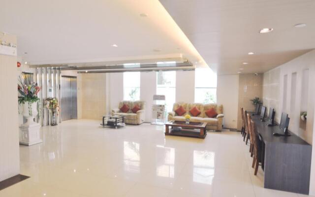 Centric Place Hotel