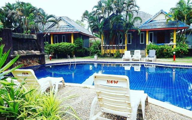 Lanta New Beach Bungalows