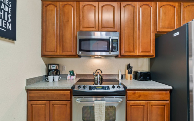 Spacious Vista Cay Condo, Close to Conv. Center