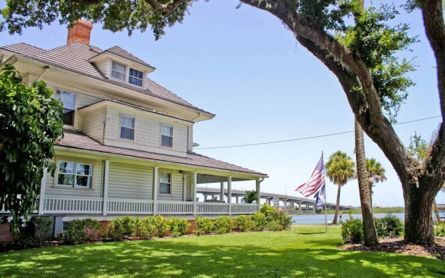 Night Swan Intracoastal B&B