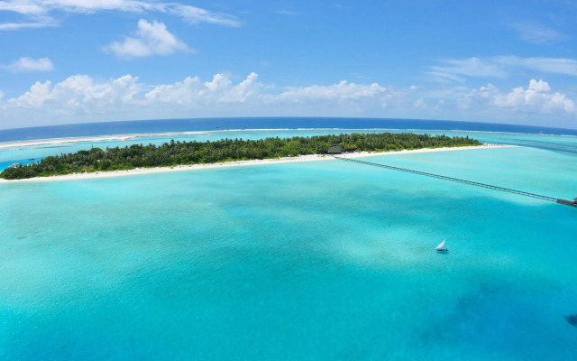 Holiday Island Resort & Spa