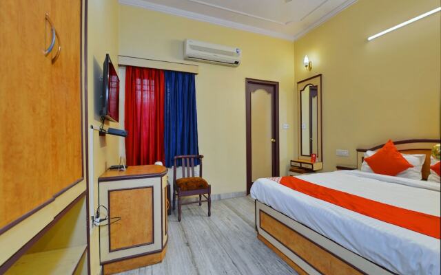 OYO 11415 Hotel Raj Laxmi