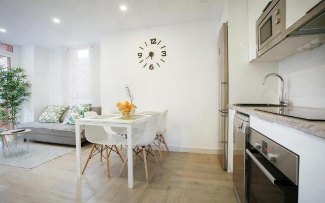 BEACH APARTMENT with BBQ, PS4, BIKES!