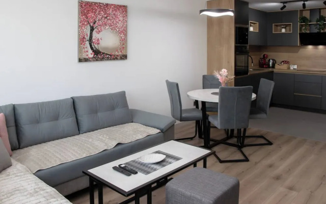 Luxury two Bedroom Condo & Pool, 3rd Floor