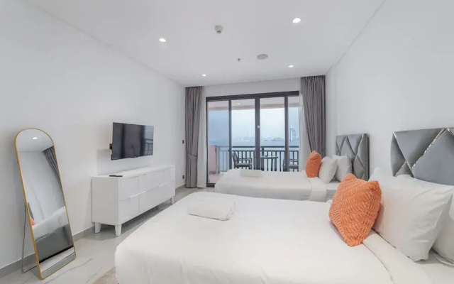 2 Bedroom With Beautiful Full Palm Waters Views